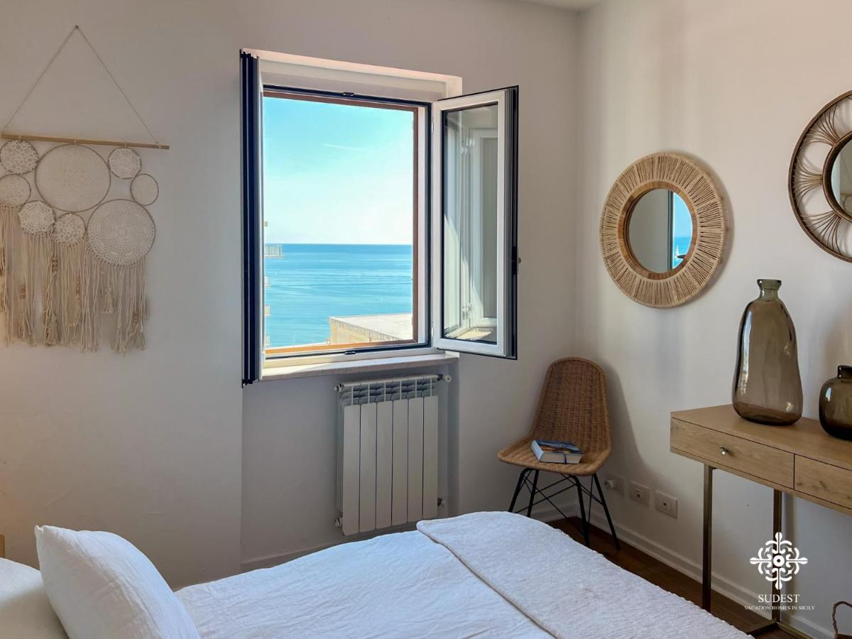 Infinito - Attico Sul Mare Apartment Весте Екстериор снимка