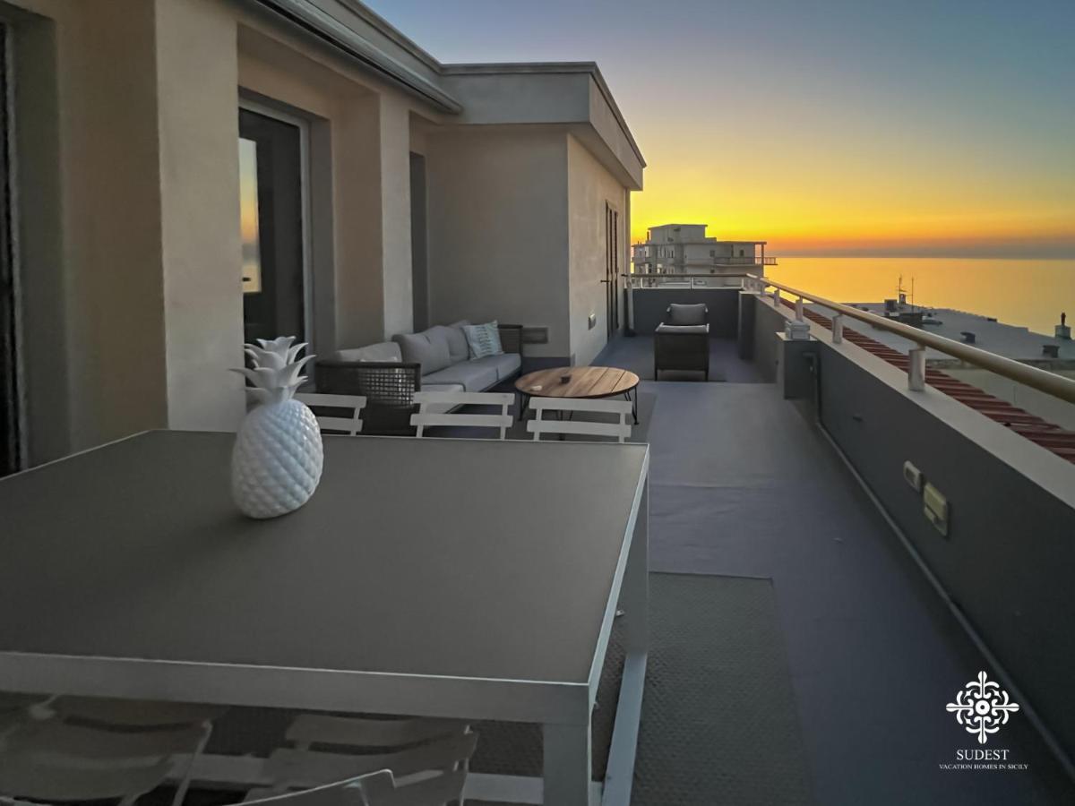 Infinito - Attico Sul Mare Apartment Весте Екстериор снимка